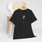 Zwart T-shirt met margrietbloem en slingertekst op de borst