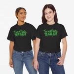 Zwart T-shirt met groene 'Planten Mamma'-print, oversized fit op twee modellen