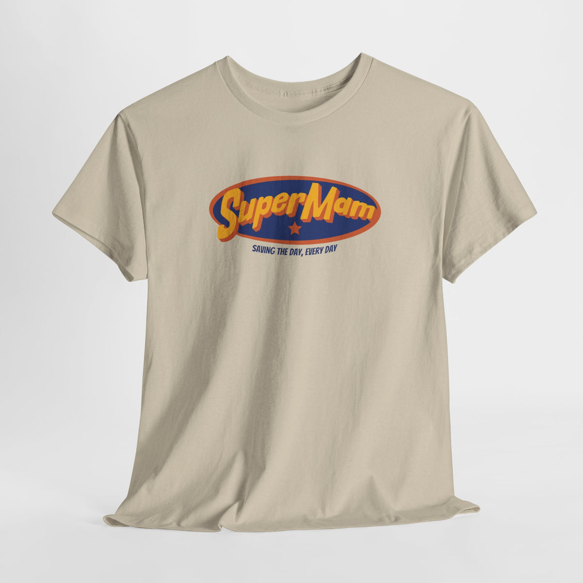 Oversized beige t-shirt met SuperMam-logo op de borst