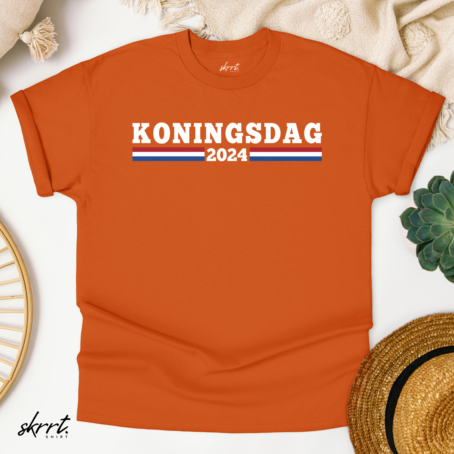 Koningsdag 2024 - witte tekst | Front Print | Koningsdag T-shirt | Oversized | Dames