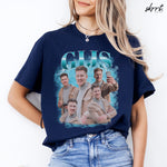 Donkerblauw t-shirt met grote foto- en tekstprint op de borst, ronde hals
