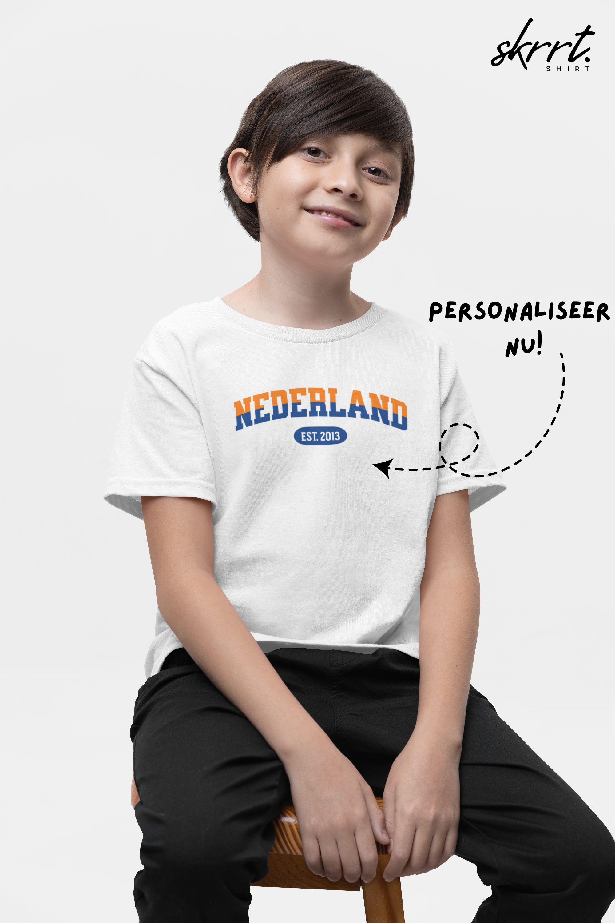 Kind Voetbal T-shirt - EK, WK en Koningsdag Kinderkleding - Personaliseer met Naam, Jaar & Rugnummer - NEDERLAND (oranje en blauwe tekst)