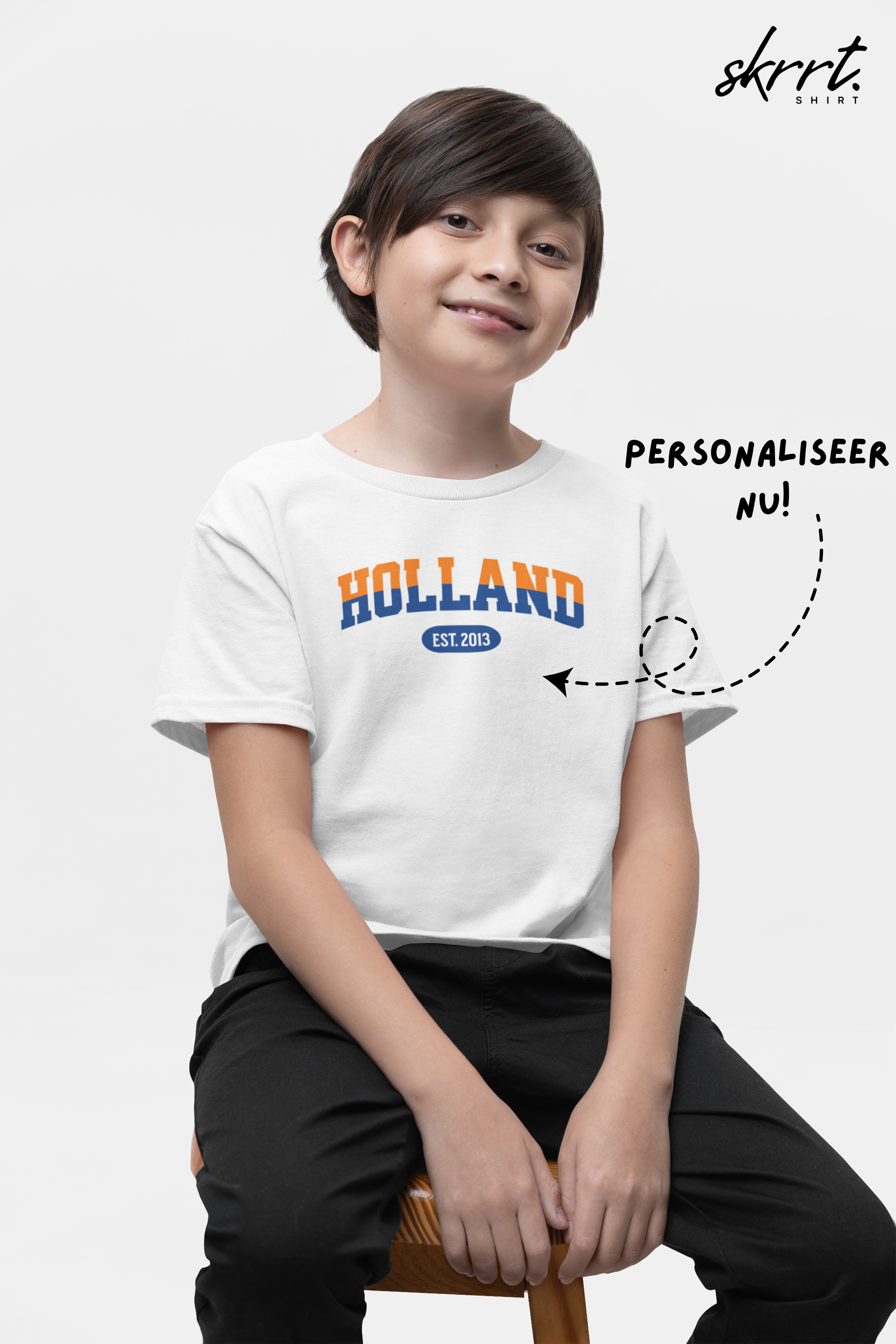 Kind Voetbal T-shirt - EK, WK en Koningsdag Kinderkleding - Personaliseer met Naam, Jaar & Rugnummer - HOLLAND (oranje en blauwe tekst)