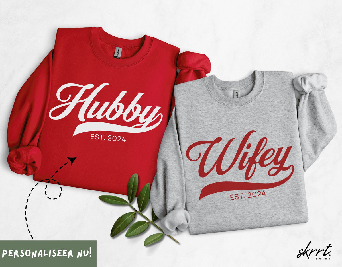 Set sweatshirts: rode 'Hubby' en grijze 'Wifey' met EST.2024-opdruk