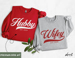 Set sweatshirts: rode 'Hubby' en grijze 'Wifey' met EST.2024-opdruk