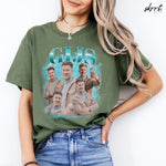 Olijfgroen t-shirt met grote foto- en tekstprint op de borst, ronde hals