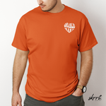Oranje heren t-shirt met ronde hals en borstprint op bovenborst