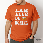 Oranje oversized heren T-shirt met witte tekstprint 'Lam Leve de Koning'