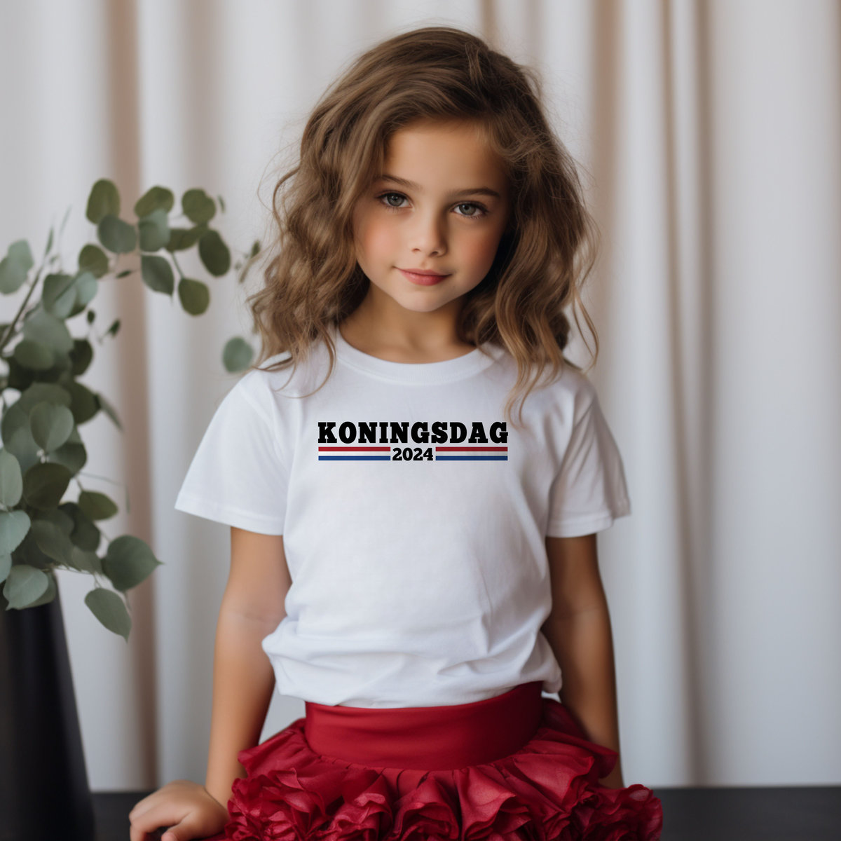 Wit kinder T-shirt met borstprint "KONINGSDAG 2024" en korte mouwen