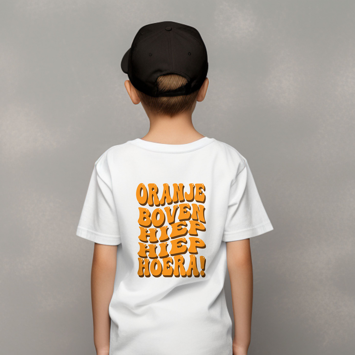 Kinder-T-shirt wit met oranje rugprint “ORANJE BOVEN HEEP HOERA!”